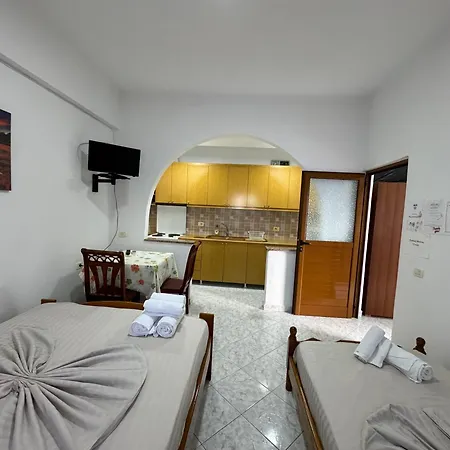Guest house Holiday Rooms Ksamil