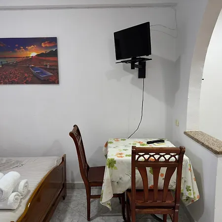 Guest house Holiday Rooms *