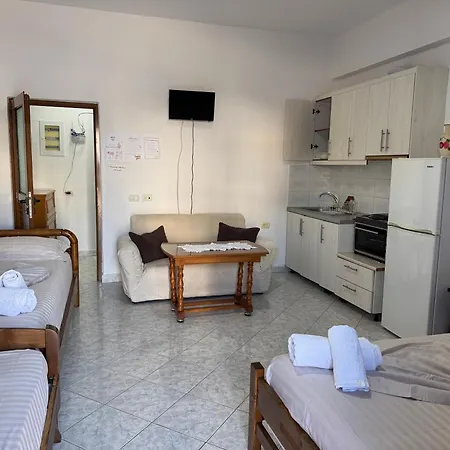 Holiday Rooms *