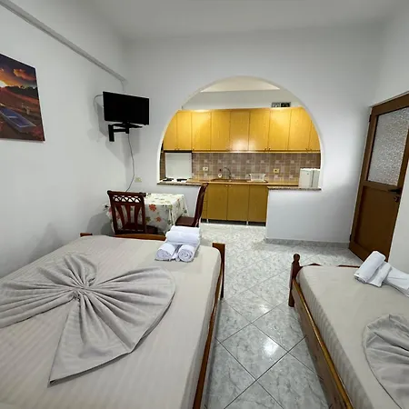 Holiday Rooms * Ksamil